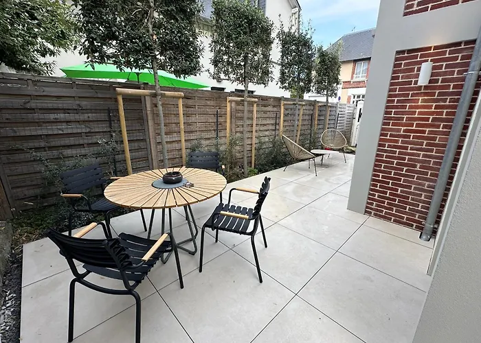 La Cour Des Princesses * Deauville