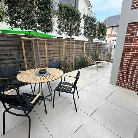 La Cour Des Princesses * Deauville